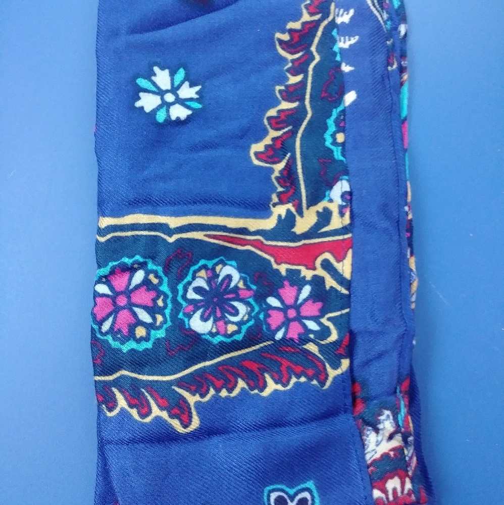 Apt 9 Scarf